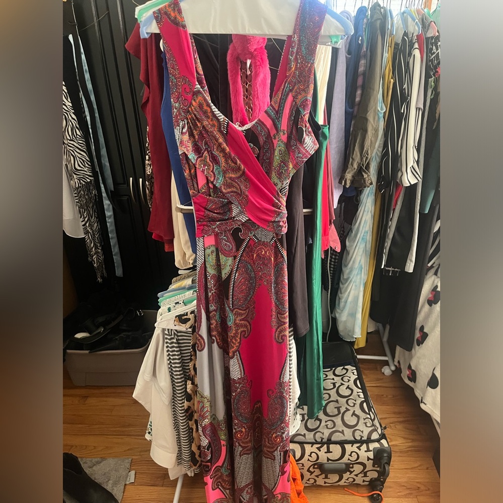 Venus colorful dress